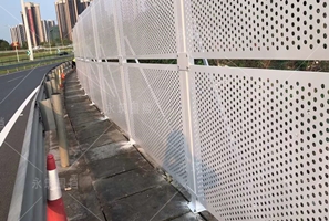 停車場修建工程(沖孔圍擋)